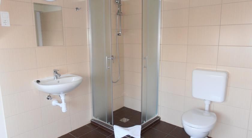 Hostel Martineum Felnottkepzo Akademia Szombathely Zimmer foto