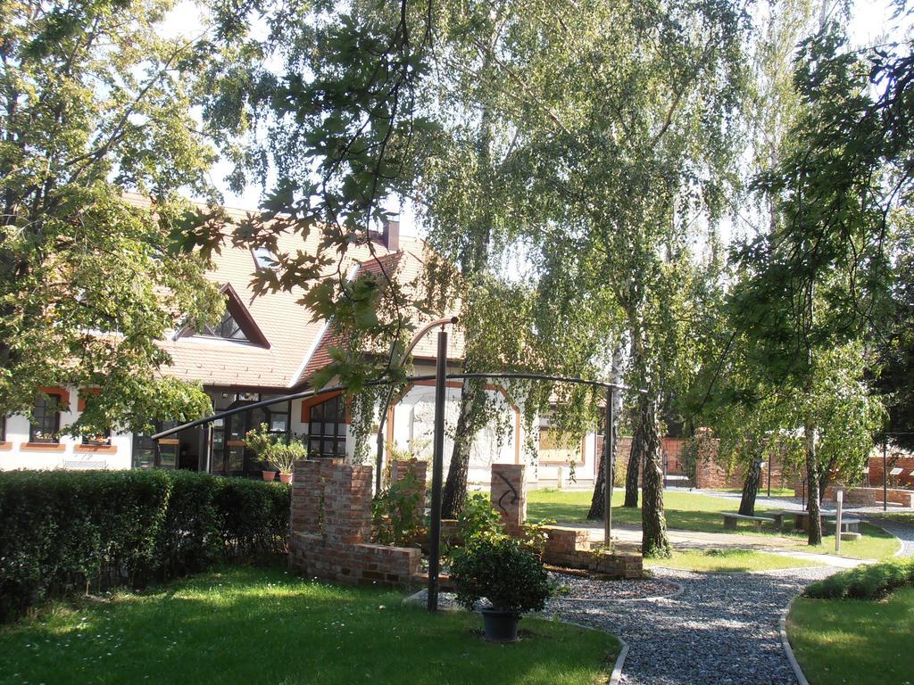 Hostel Martineum Felnottkepzo Akademia Szombathely Exterior foto